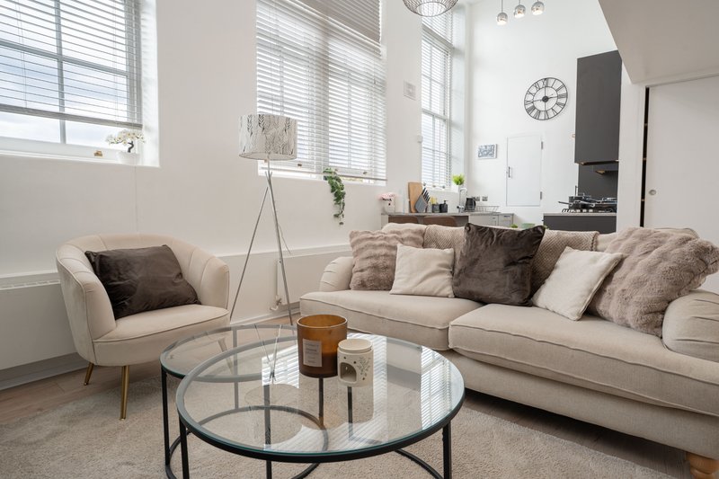 2-Bedroom Flat in Woolwich with Allocated Parking, near the Elizabeth Line