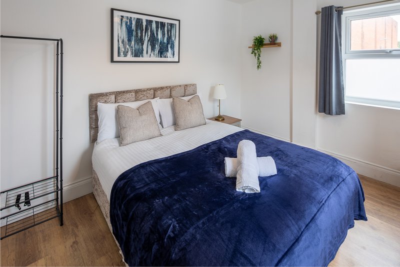 Spacious 2BR APT - Sleeps 5 - Private Parking