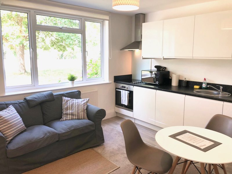 Ashbrook Harwell 18 - 1-Bedroom Ground-Floor Apartment with Garden, Harwell, Didcot