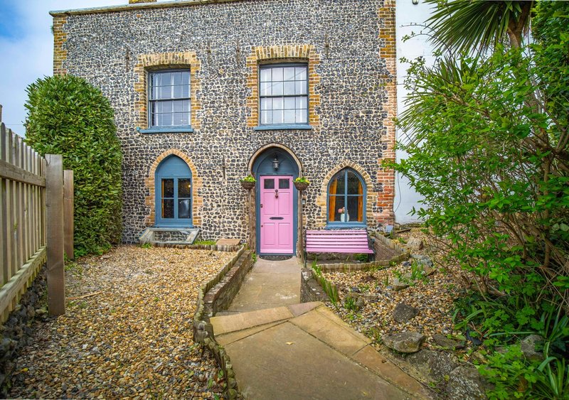 Betsy Cottage - 17th Century nr sandy Viking Bay