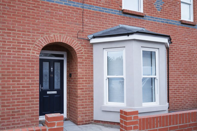5BR Home, Garden, Free Driveway Parking,  2 Minutes walk to Reading West Station