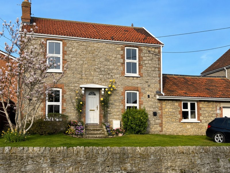 Sweet cottage, a better base for your Team in Keynsham between Bristol/Bath, Free parking & EV