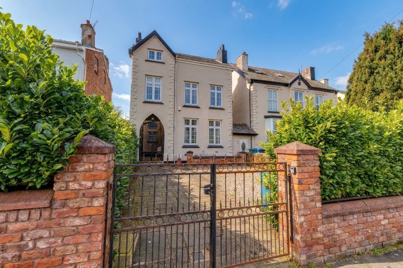 5-Bed Contractor House | 3 Bathrooms | Gated Parking & CCTV | Liverpool L6