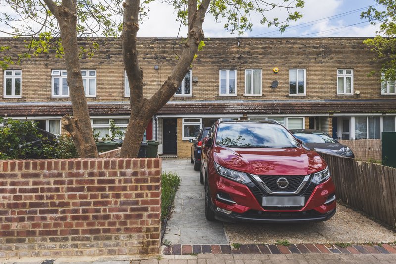 Clapham 4 Bed House - Free Parking for 2 Vans - 2 Bathrooms - Sleeps 8 - Fast WiFi - SW London Stay