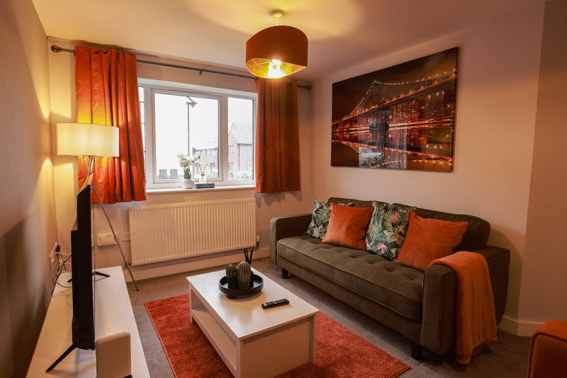 Modern 3 bed comfy house in a quiet area, for contractors, professionals. Driveway, free wifi