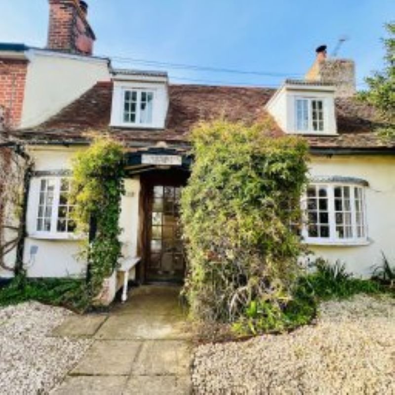Mersea Anchorage Cottage with Estuary views