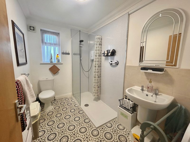 The Nest: 2-Bed, 2-Bath Flat with Parking near Paignton Beaches and Zoo