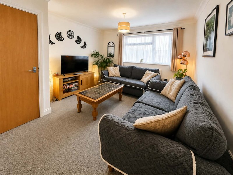 The Nest: 2-Bed, 2-Bath Flat with Parking near Paignton Beaches and Zoo
