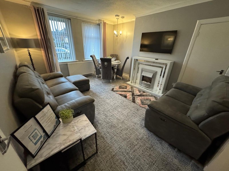 Comfy 2BR Cottage Flat with great transport links
