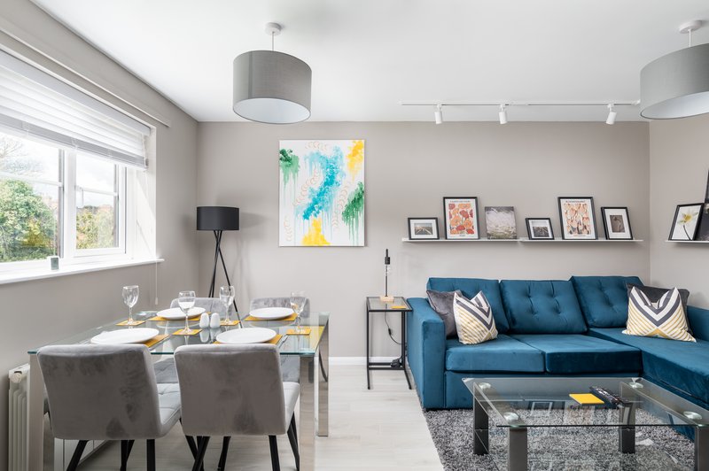 Central Bedford Apartments - Free off road parking