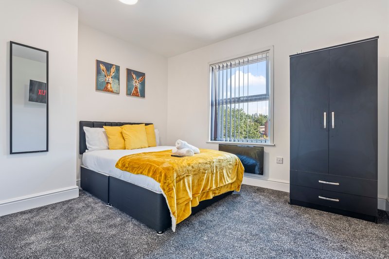 Modern Skyline Loft | Self Check-In | Parking
