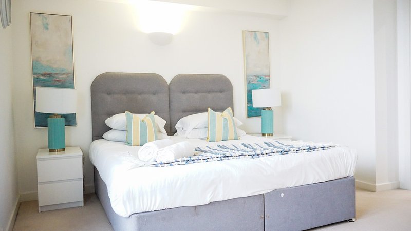2 bedroom penthouse apartment with roof terrace