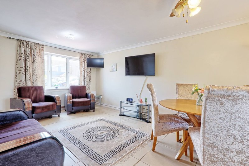 3-Bed House in Tilbury | Near the Port | Driveway | WiFi