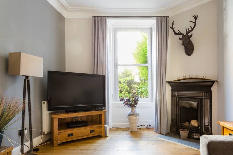 Contemporary Meets Traditional in this Scottish Apartment