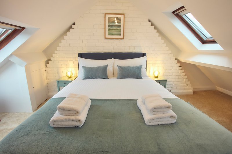 Central Oxford 4-Bedroom near Station with Parking