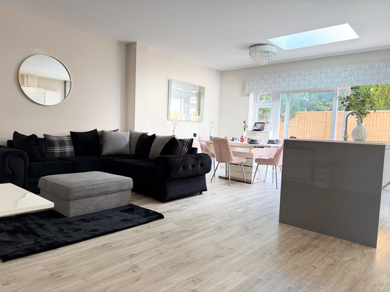 Corporate & Contractor Base in Orpington | Hot Tub & Parking
