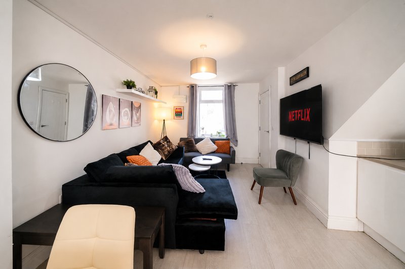 Premium 3-Bed Cardiff City| Sleeps 9 |Free Parking