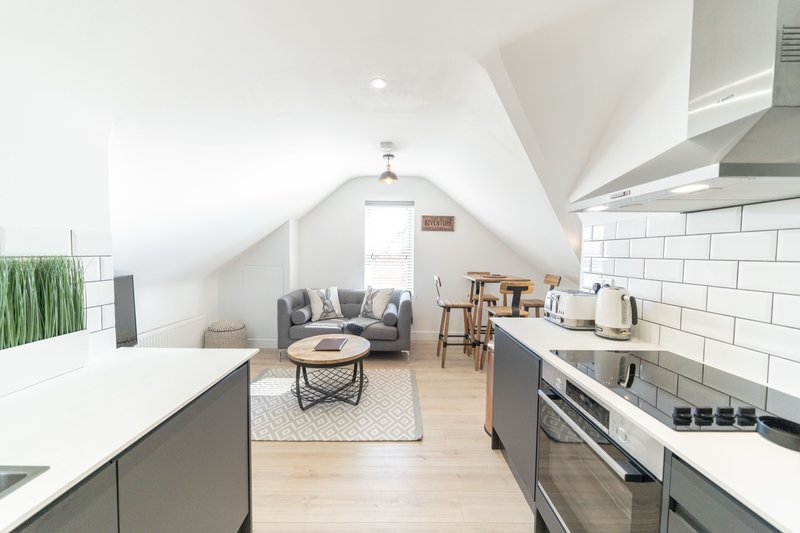 4 Ashbrook Windmill - 2-Bedroom Second-Floor Apartment, Headington, Oxford
