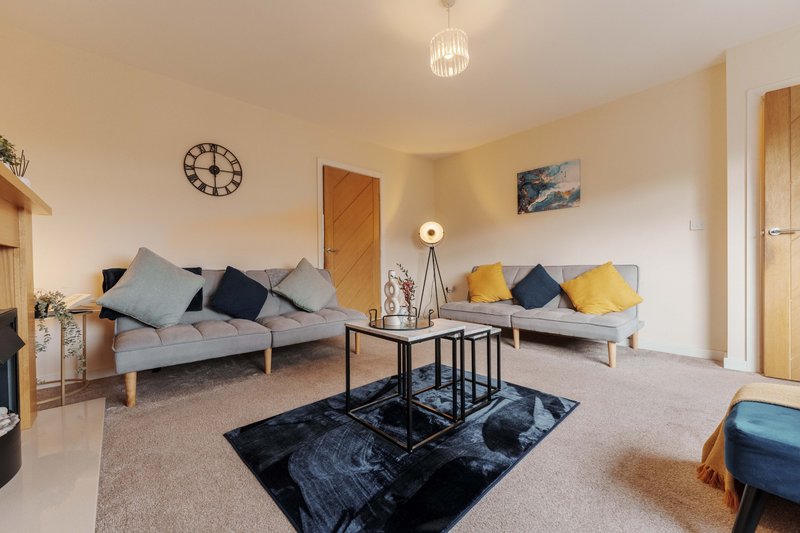 NEW! Large 3BR: Central + Parking, WiFi & Workspace