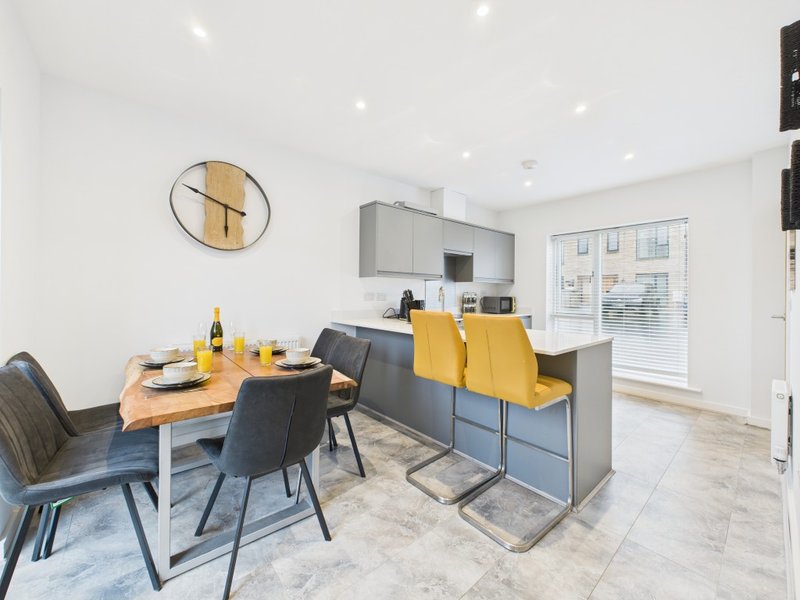 Beachside Retreat | Modern Coastal Home | Sleeps 6