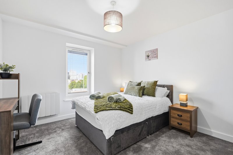 Comfortable Stay | Free Parking | Near Train Station | Sleeps 2 | Smart TV and WiFi