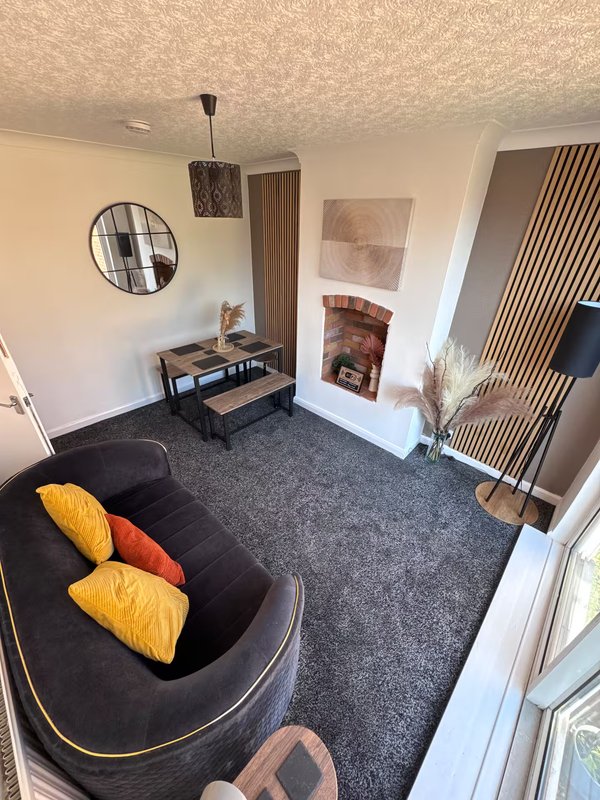 Bray House | NEC | HS2 | BHX Sleeps 7 | Parking