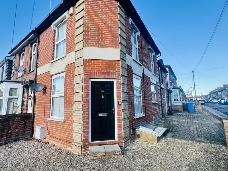 Private Ipswich home with Free Parking & WiFi