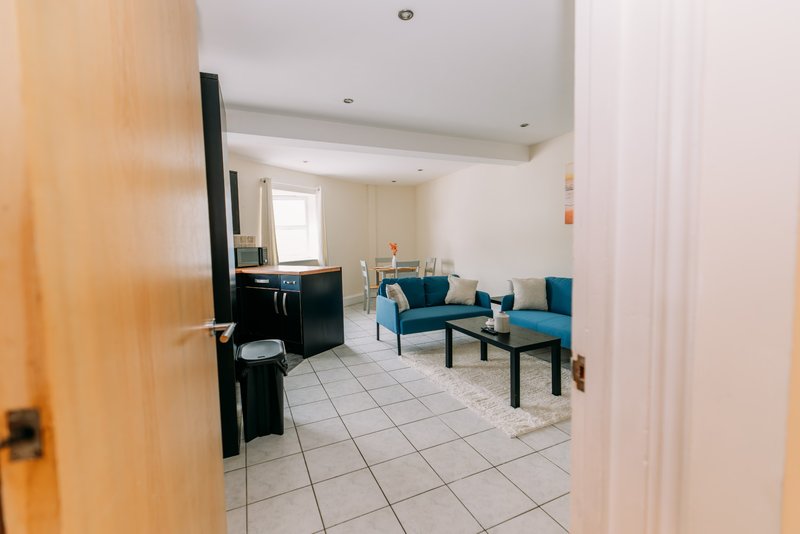 2-Bedroom Flat with Balcony near Folkestone Harbour, Sleeps 4