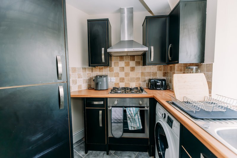 2-Bedroom Flat with Balcony near Folkestone Harbour, Sleeps 4