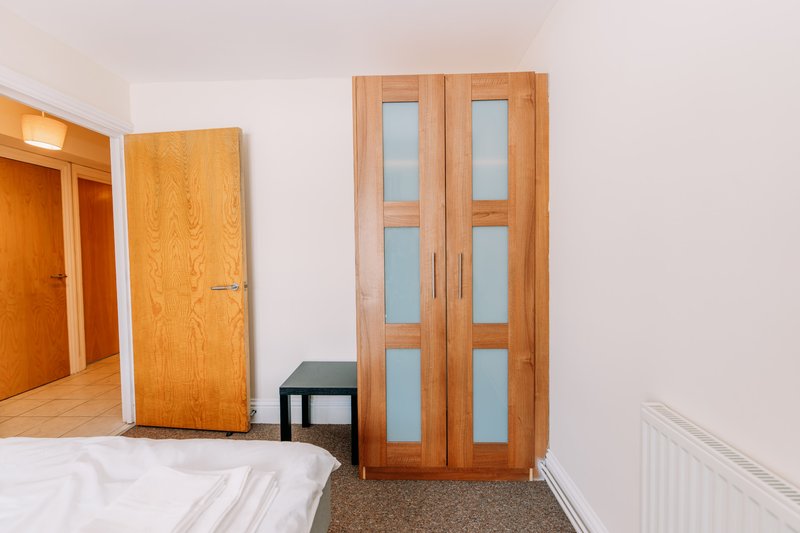 2-Bedroom Flat with Balcony near Folkestone Harbour, Sleeps 4
