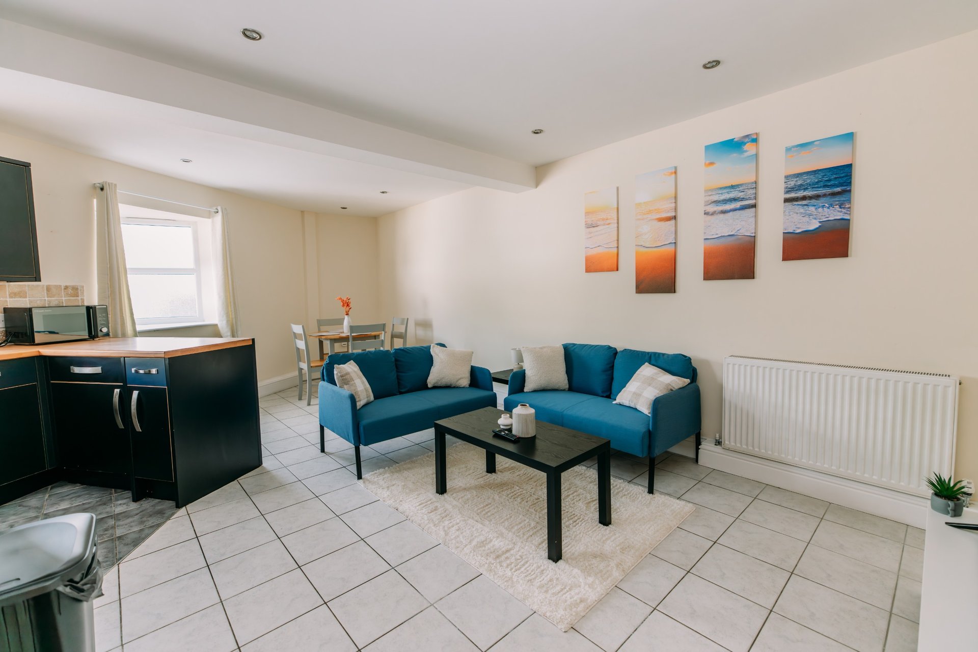 2-Bedroom Flat with Balcony near Folkestone Harbour, Sleeps 4