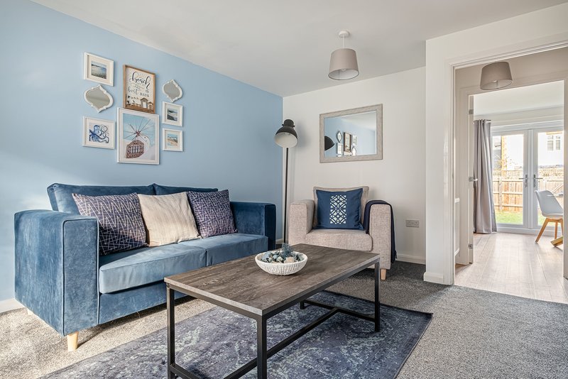 Stylish 3 Bed Home With 2 Bathrooms & Parking