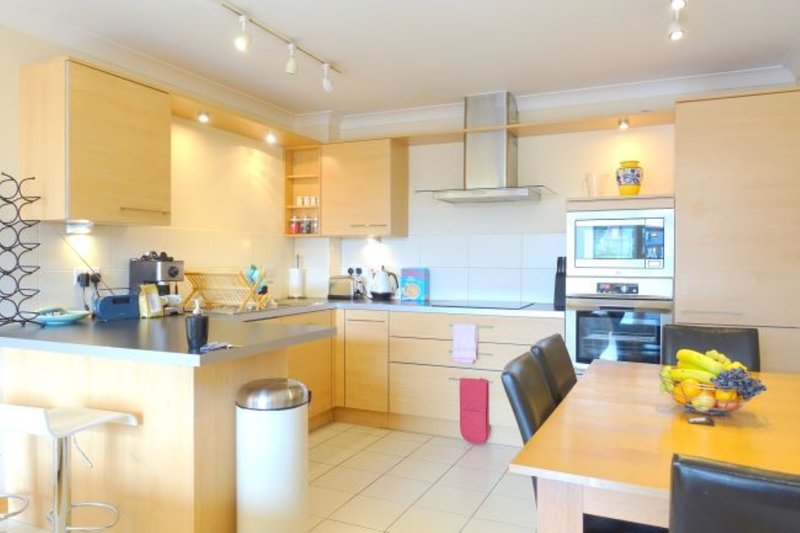 Hampton Court 1-bed with terrace