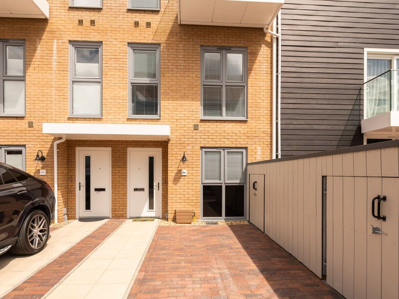 Spacious 4BR Home, Free Parking, Ideal for Groups