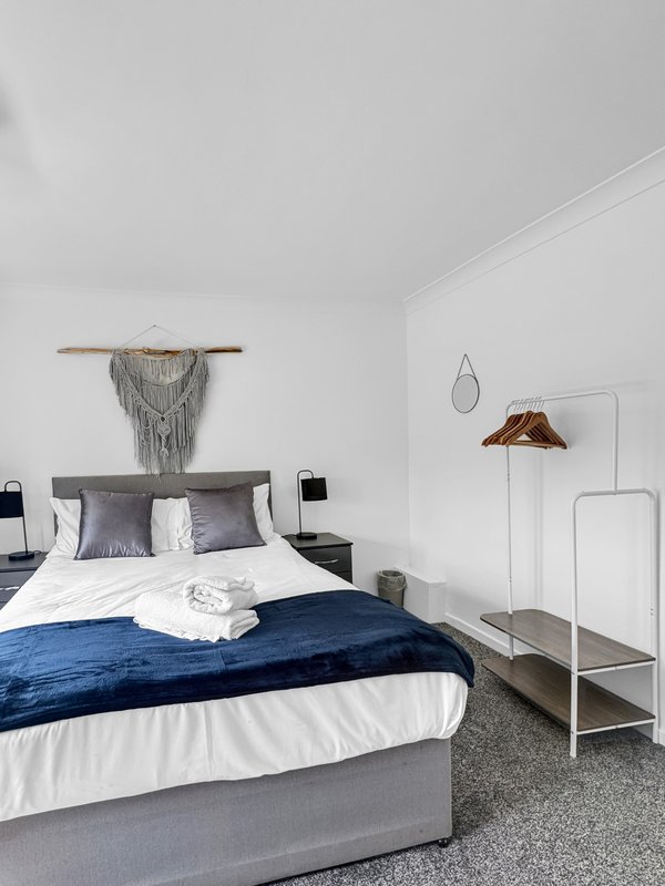 Amaya Twenty Five house with garden and driveway, contractor-friendly. Close to major commuter route