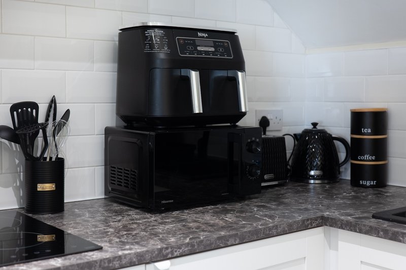 Fully equipped kitchen for easy meal preparation, whatever the length of your stay.