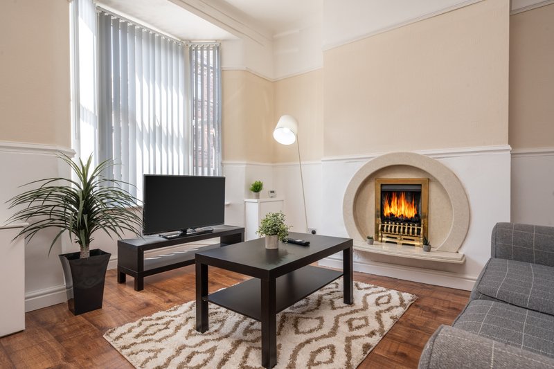 Cosy Home - Free Parking - 10 Minutes To Centre