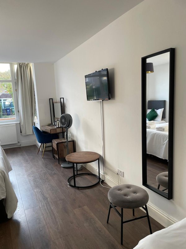 Quad Room · Cambridge · Free Parking · Group Stay