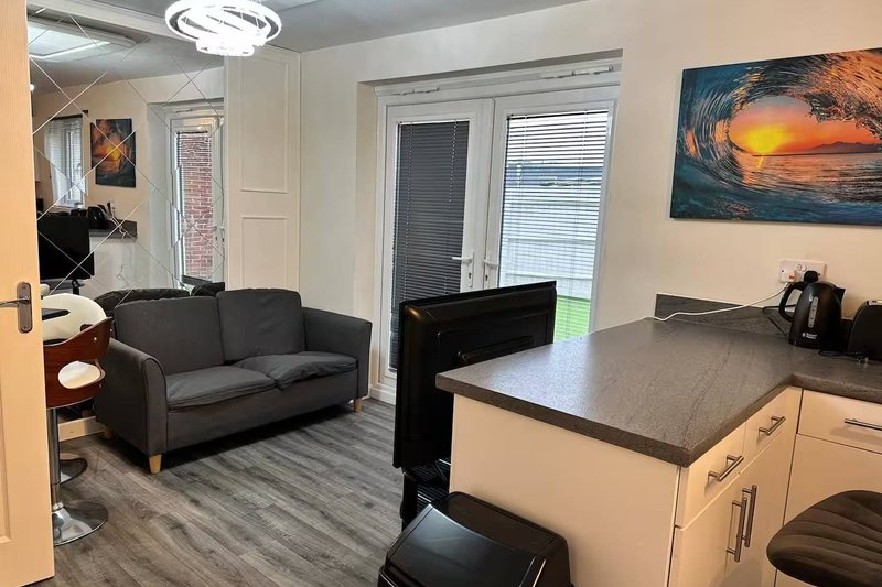 Comfortable 4 Bedroom Home | Sleeps 7 | Wolverhampton