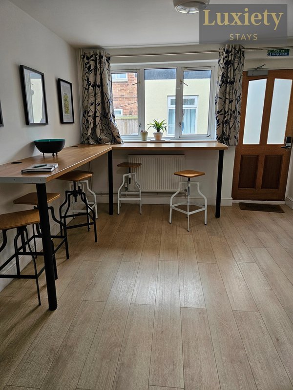 Spacious King Room Near Cambridge | Free Parking