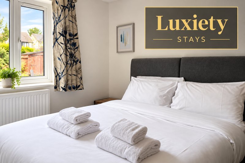 Spacious King Room Near Cambridge | Free Parking
