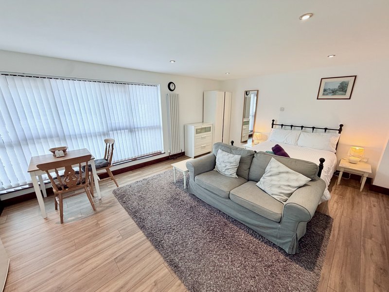8 Millbrook - Ground-Floor Studio Apartment, Milton, Abingdon