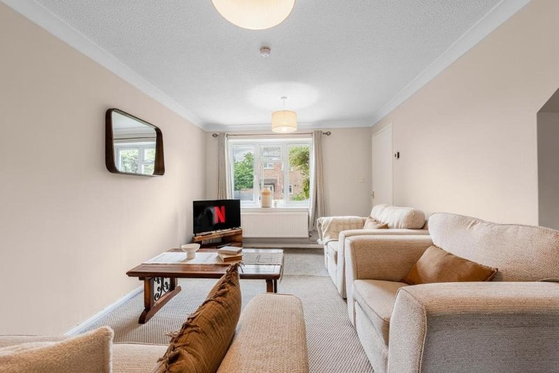 2-Bed House in Saxmundham | Near Sizewell | Driveway Parking | WiFi