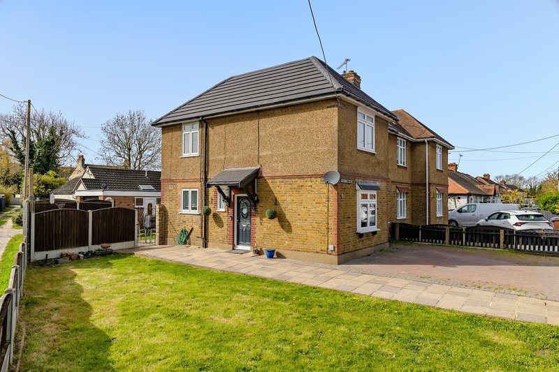 3-Bed House in South Ockendon | 6 Single Beds | Driveway | WiFi