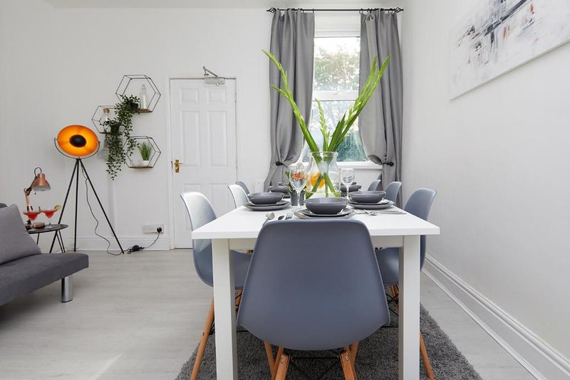 Spacious 5 Bedroom Property - Ideal for Contractors