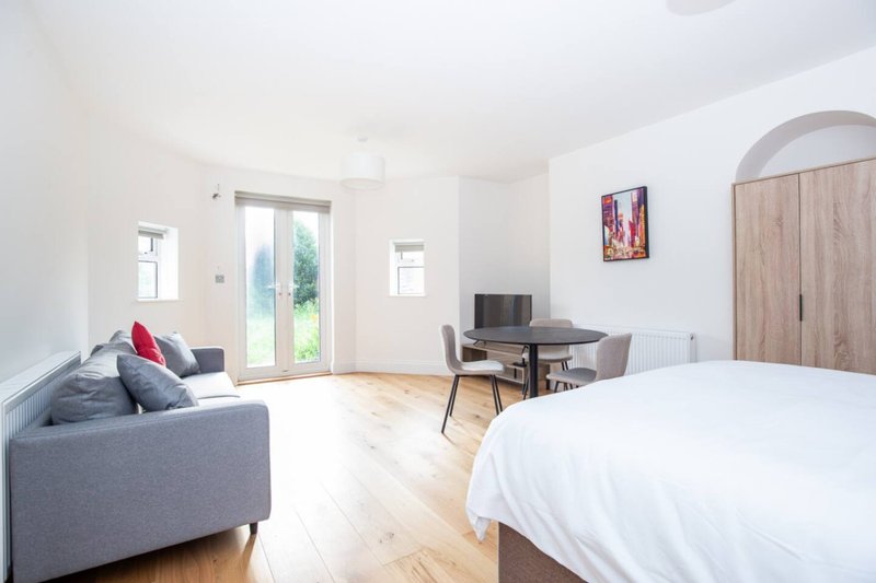 Charming Sanctuary in St Leonards on Sea - Flat 1, 1-Bedroom Apartment in Hastings, Sleeps 2