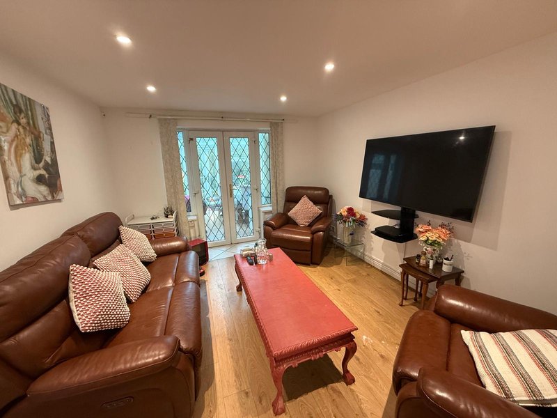 Ground Floor 1 Bed Flat | Free Parking | Near Tram