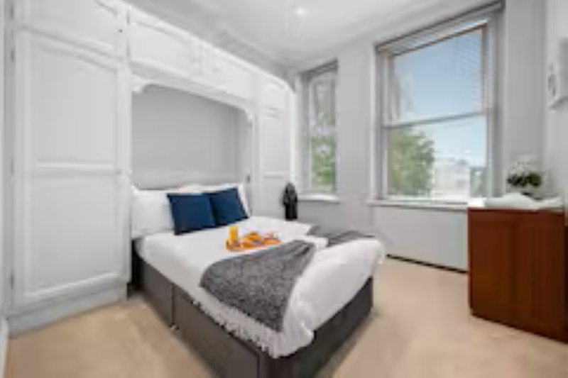This bright and versatile bedroom offers a comfortable sleeping space with a large wardrobe and plenty of natural light. Ideal for solo travellers, children, or additional guests seeking a peace.