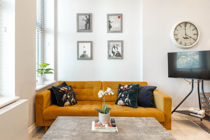 Kick back on the comfortable sofa while enjoying the Smart TV after a busy day in the city. The stylish décor and cosy atmosphere make it an ideal place to relax with family or friends.
