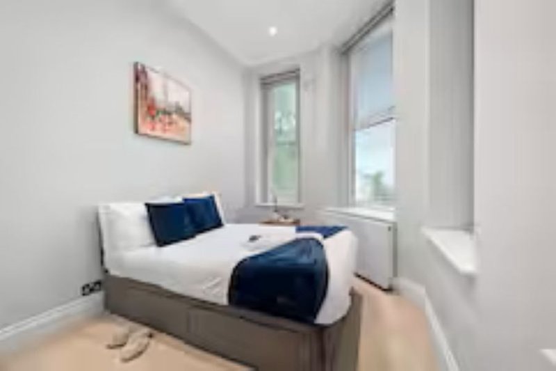 Enjoy a cosy and modern double bedroom designed to provide a relaxing and restful atmosphere. Large windows keep the room bright and inviting throughout the day.